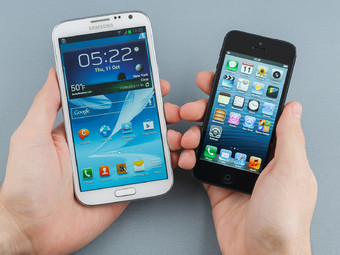 Samsung-Galaxy-Note-II-vs-iPhone-5-56